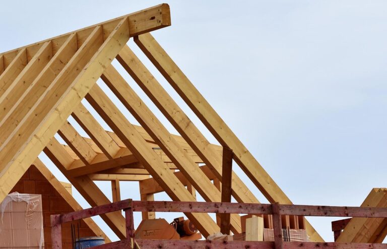Home Moderne plafondplaten in kantoorruimte voor betere akoestiek en design